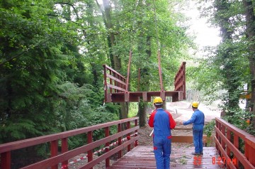 Genk - Installation d'un pont en bois